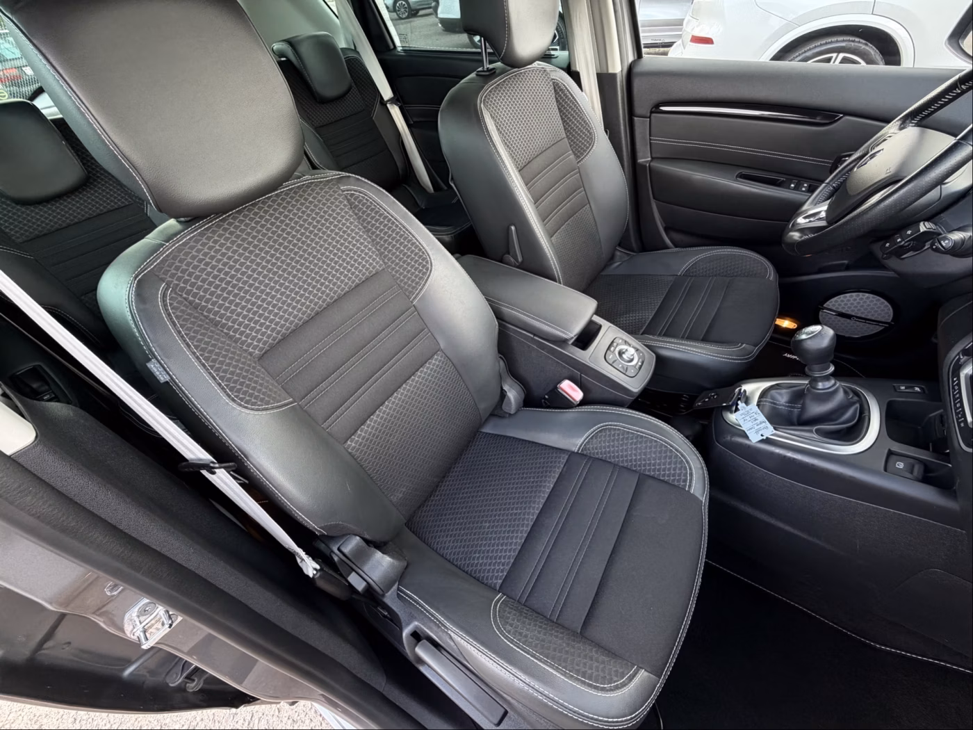 Renault Scenic фото 14