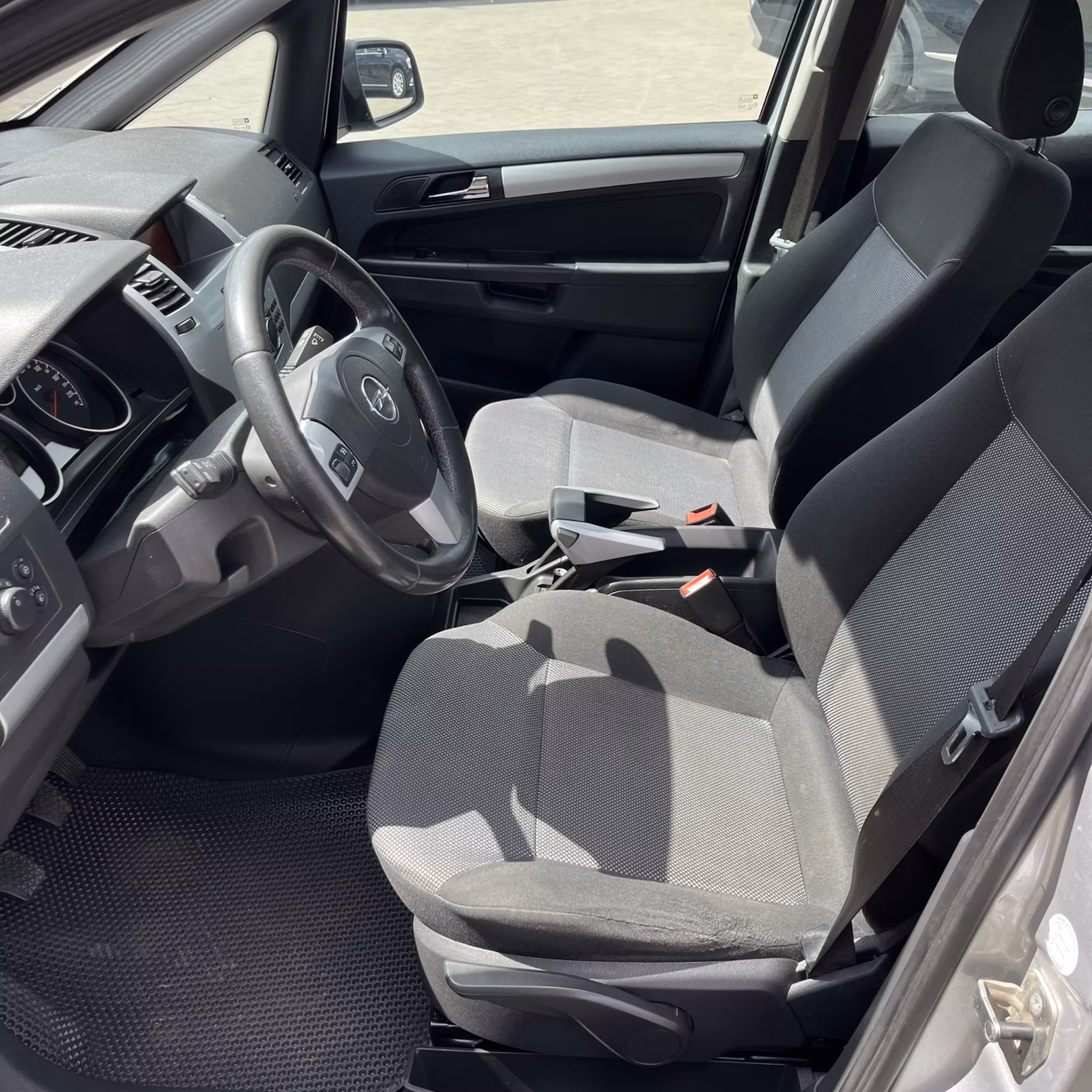Opel Zafira фото 8