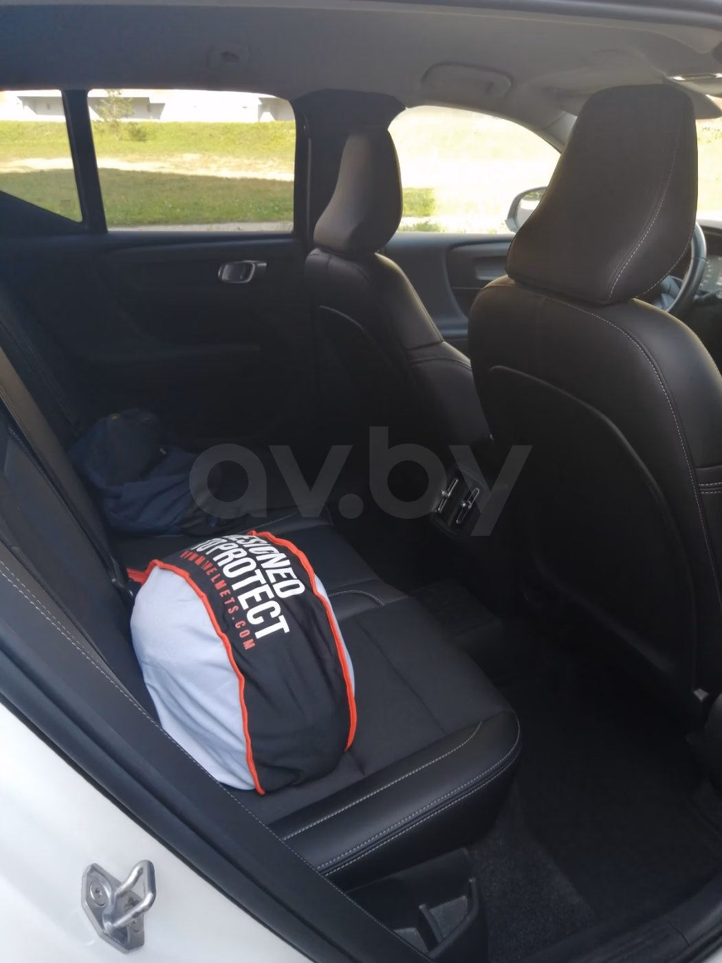 Volvo XC40 фото 8