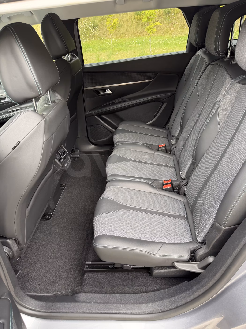 Peugeot 5008 фото 10