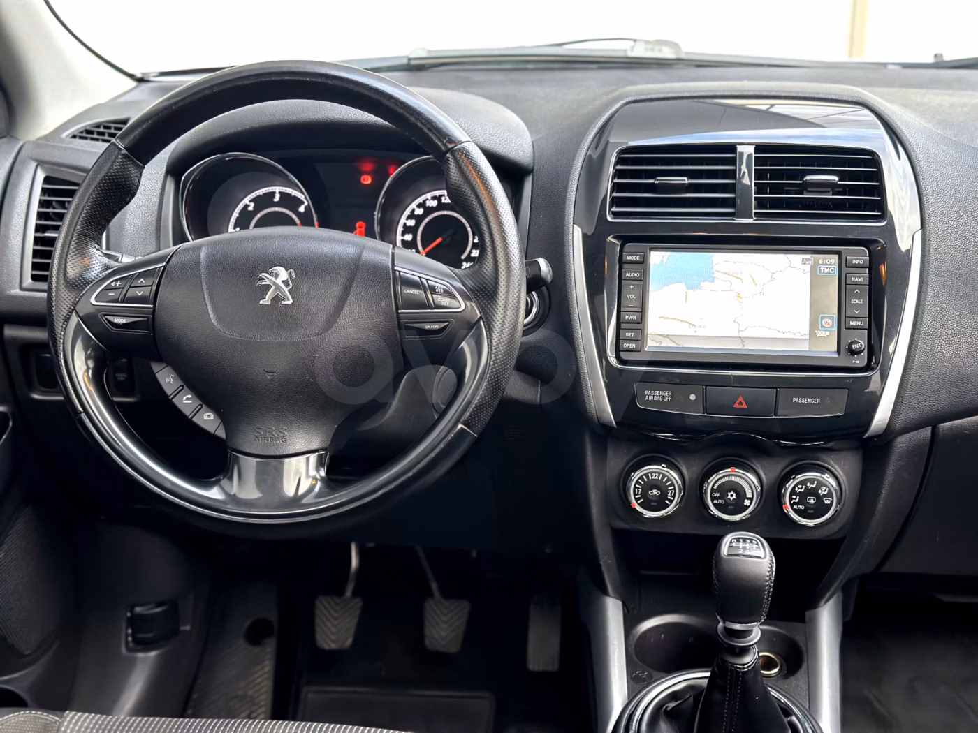 Peugeot 4008 фото 10