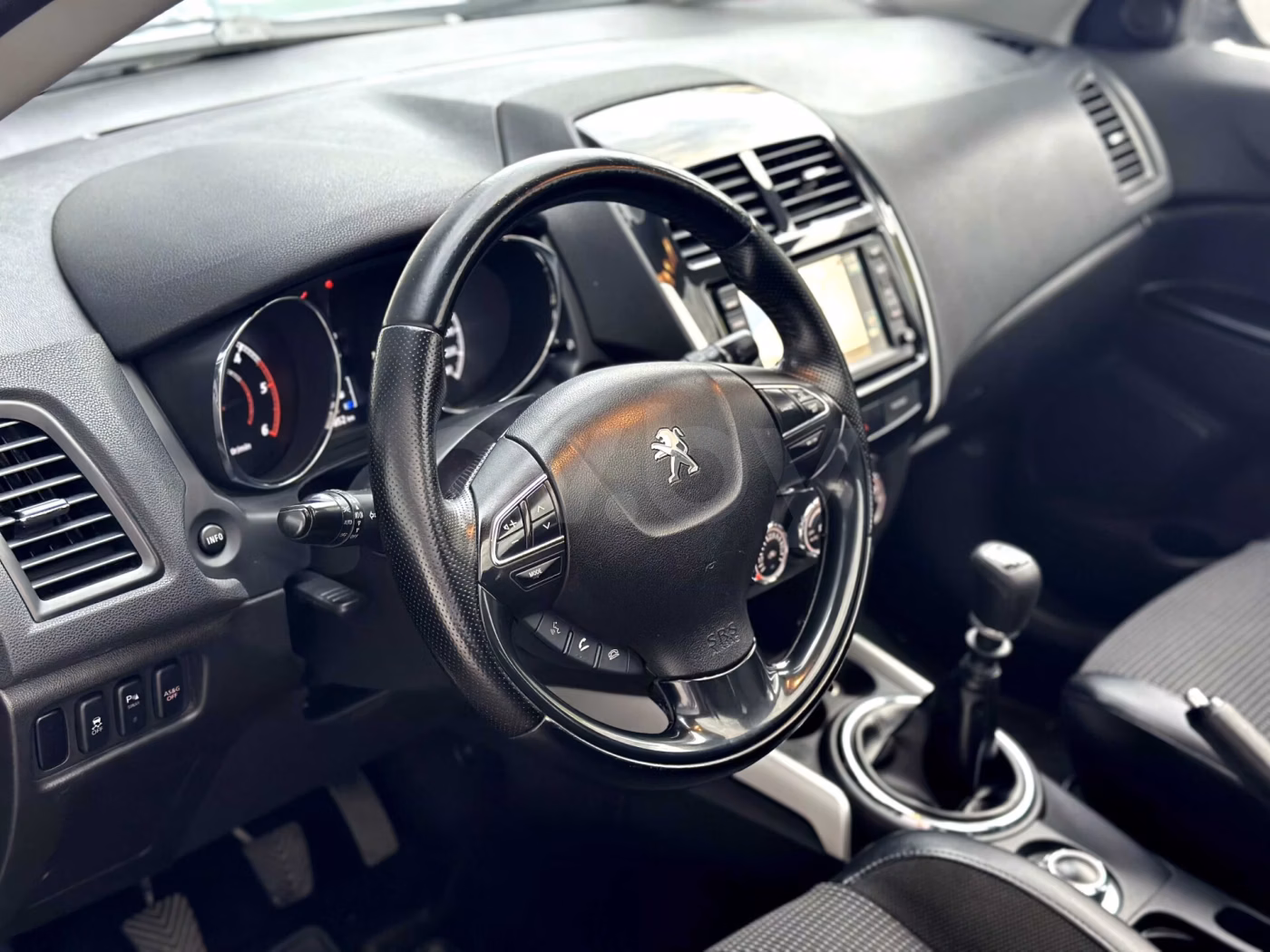 Peugeot 4008 фото 11