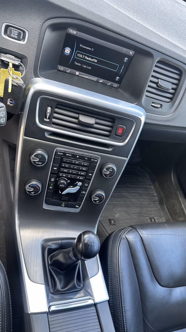 Volvo V60 фото 26