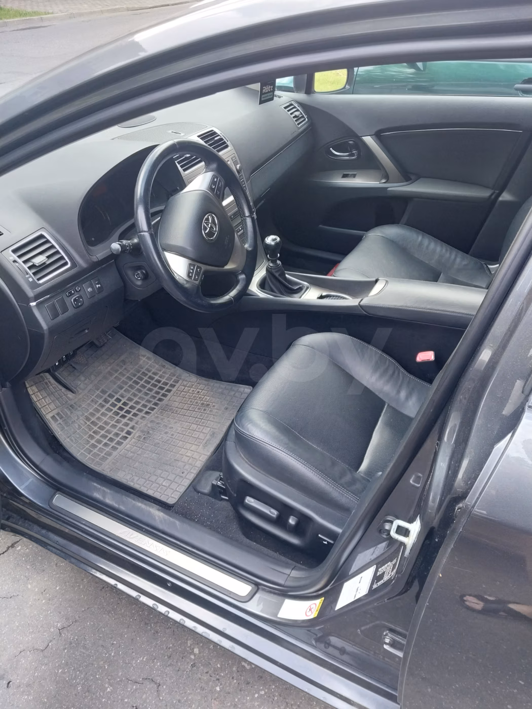 Toyota Avensis фото 12