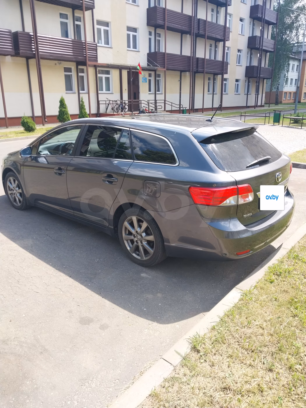 Toyota Avensis фото 8