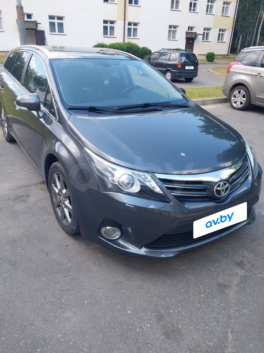 Toyota Avensis фото 2