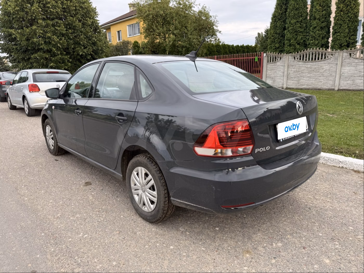 Volkswagen Polo Sedan фото 4