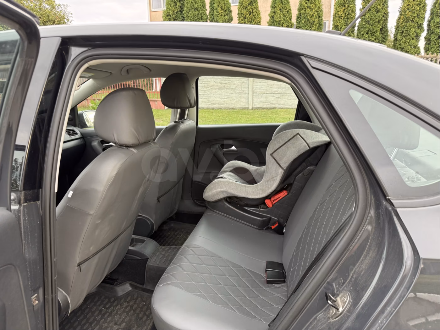 Volkswagen Polo Sedan фото 8