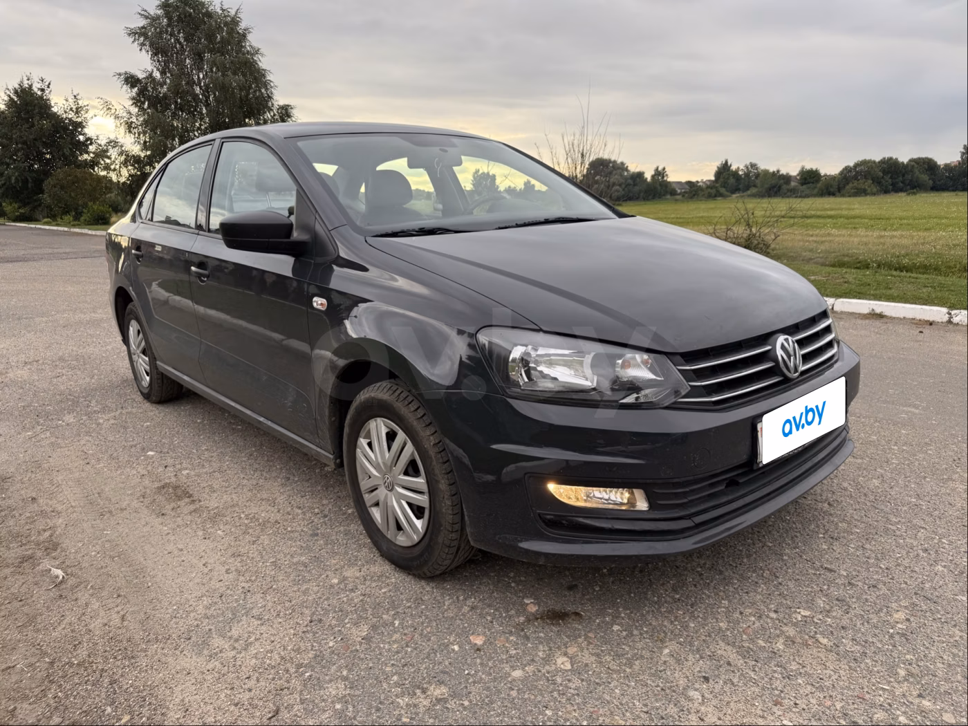 Volkswagen Polo Sedan фото 2