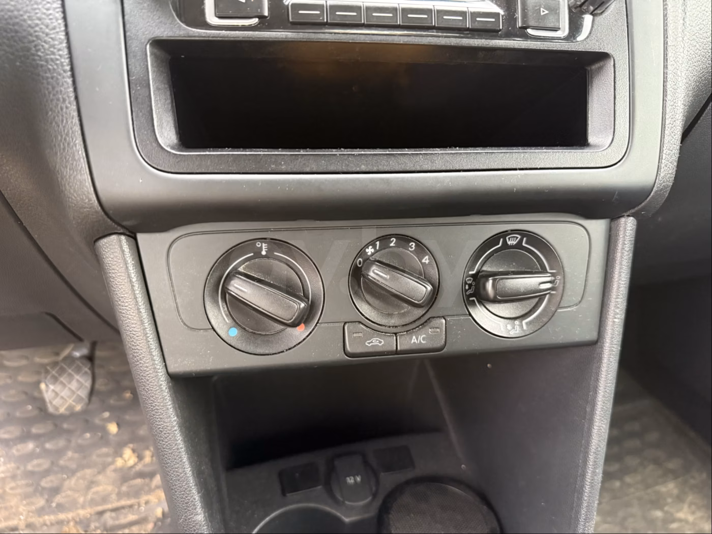 Volkswagen Polo Sedan фото 17