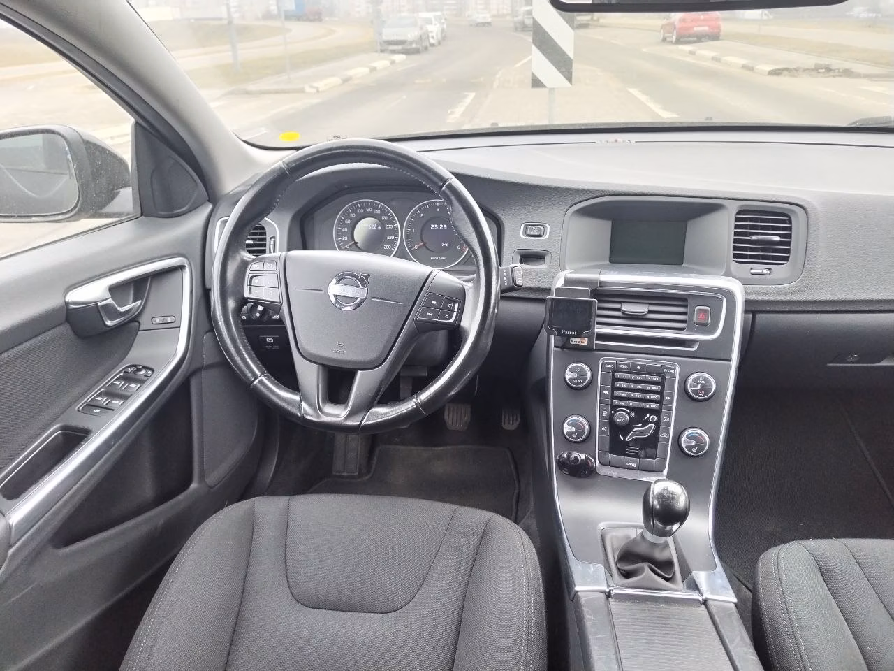 Volvo V60 фото 9