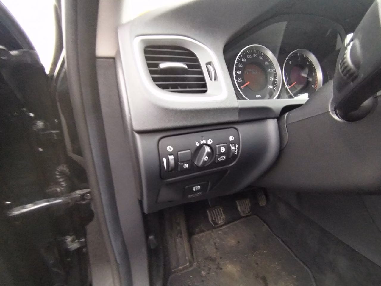 Volvo V60 фото 20