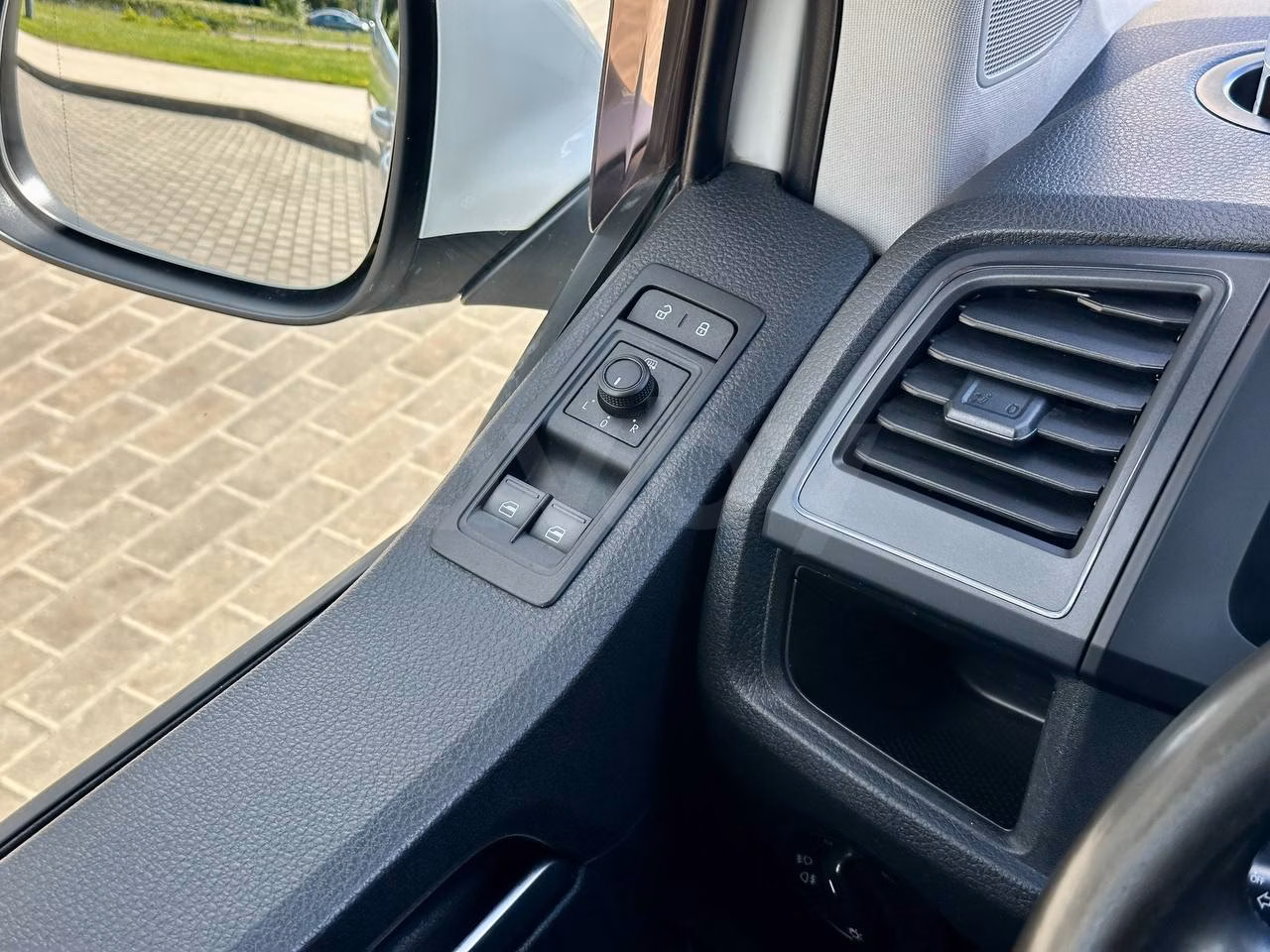 Volkswagen Caravelle фото 22
