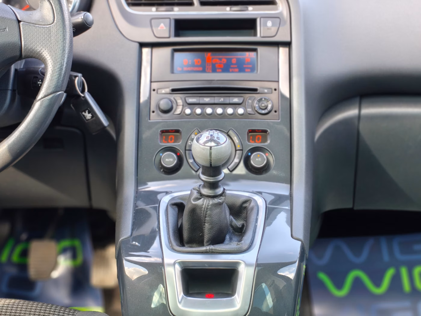 Peugeot 5008 фото 12