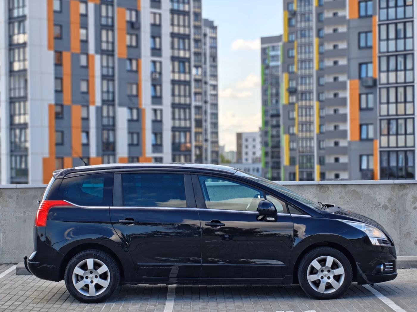 Peugeot 5008 фото 3