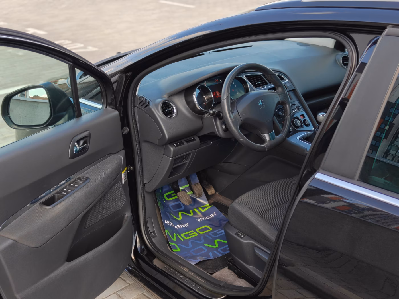 Peugeot 5008 фото 10