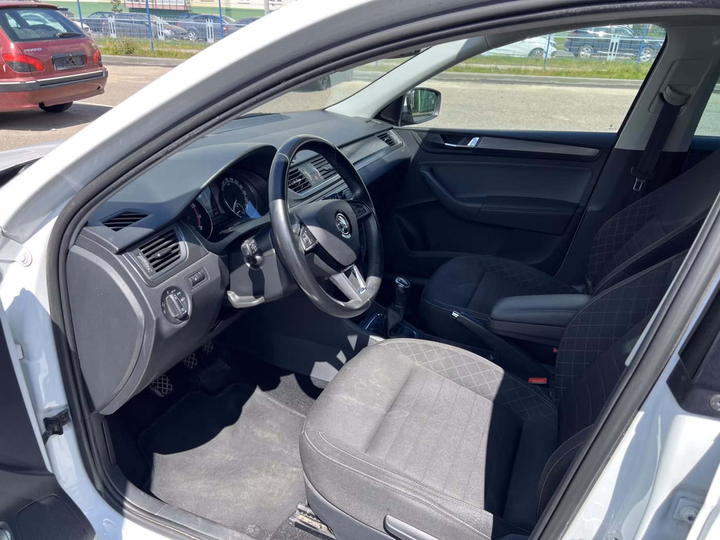 Skoda Rapid фото 10