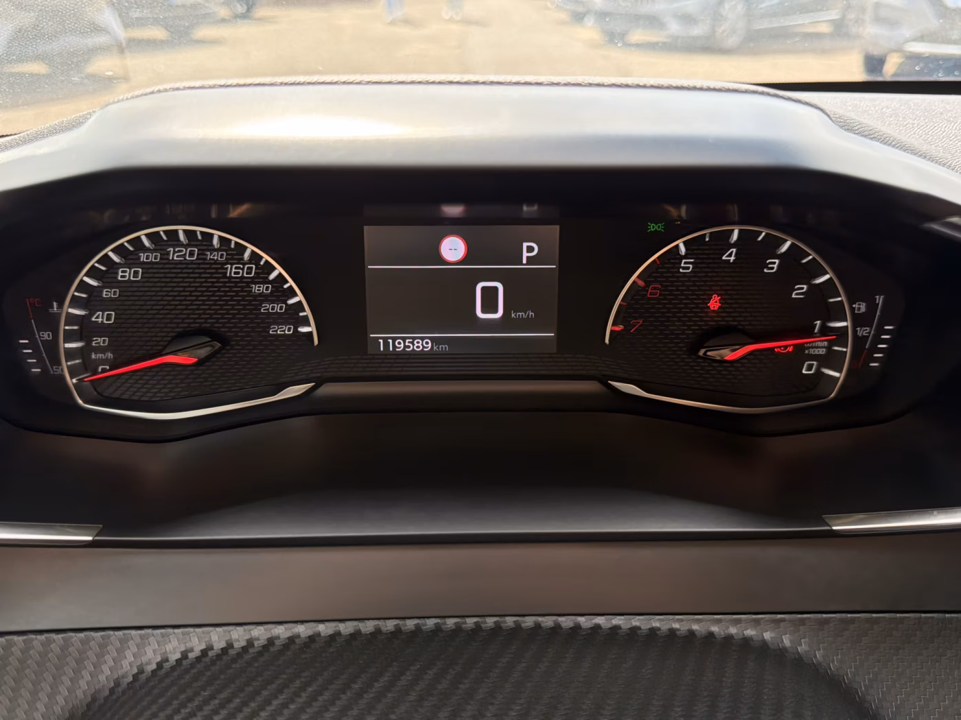 Peugeot 208 фото 18