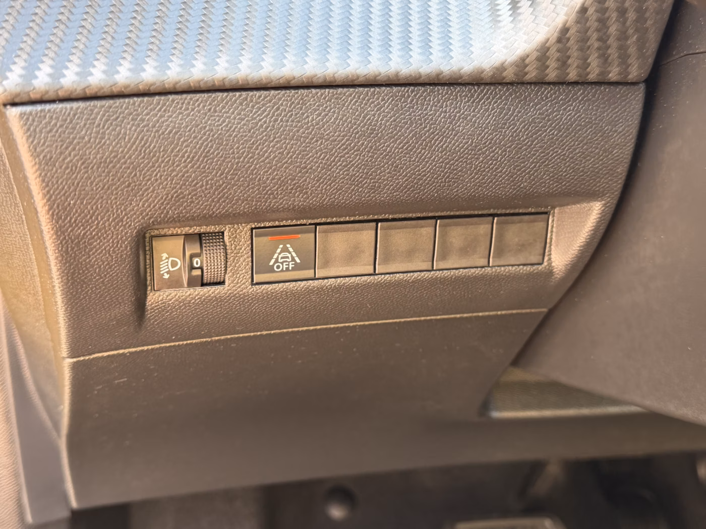 Peugeot 208 фото 14