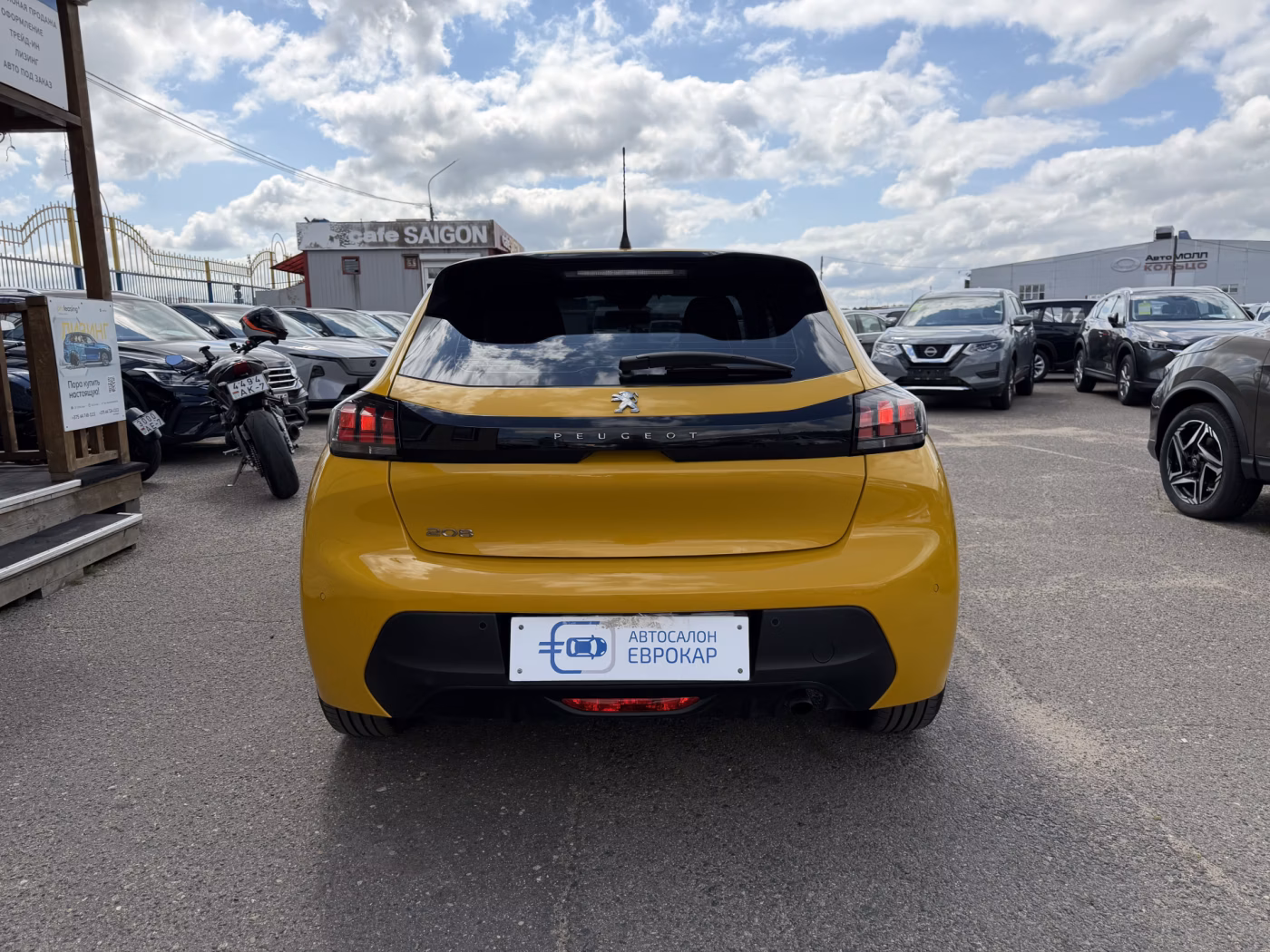 Peugeot 208 фото 6