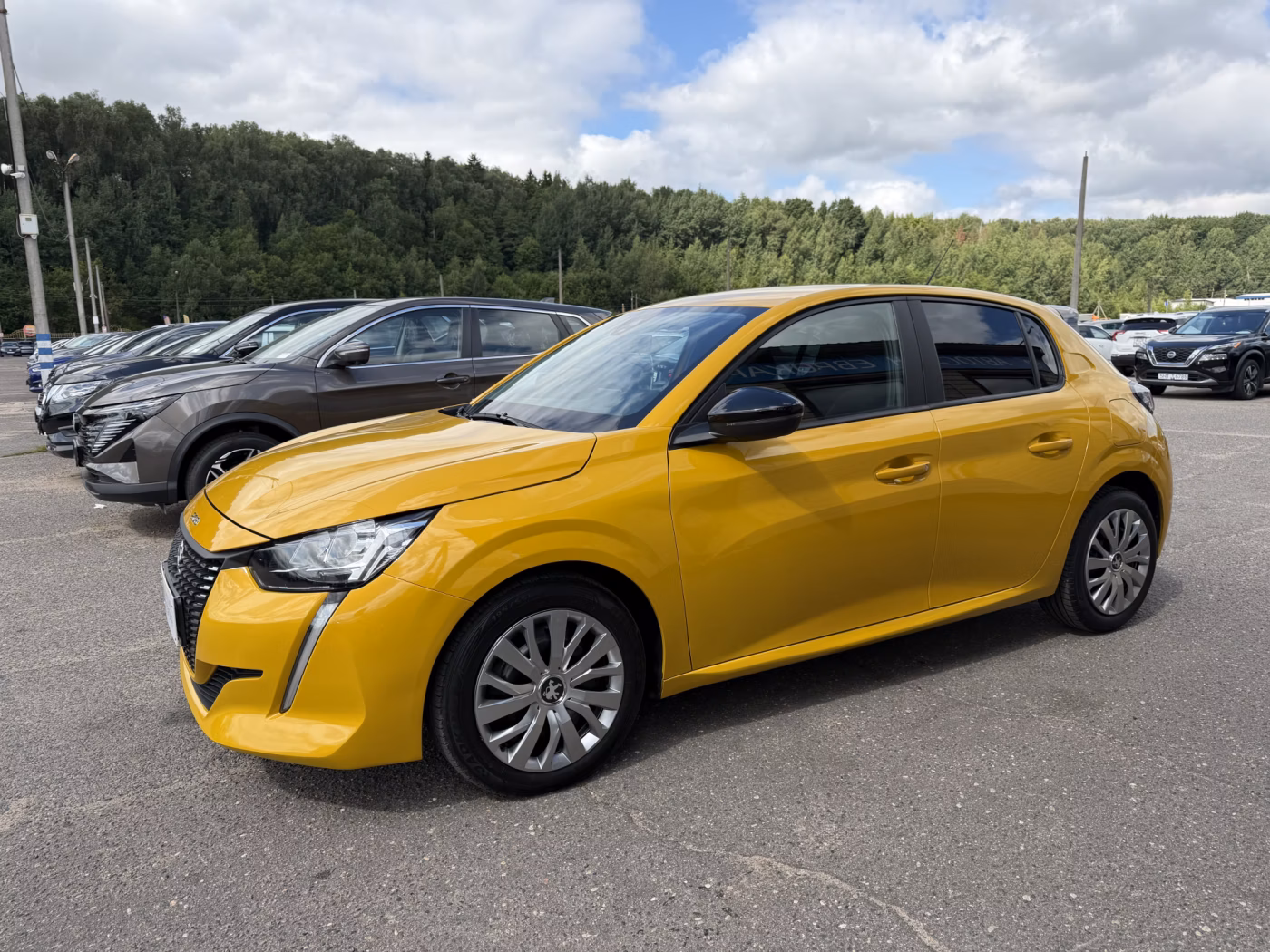 Peugeot 208 фото 2