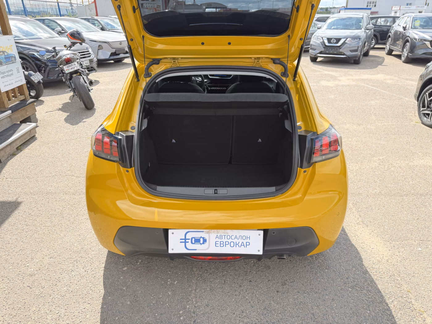 Peugeot 208 фото 12