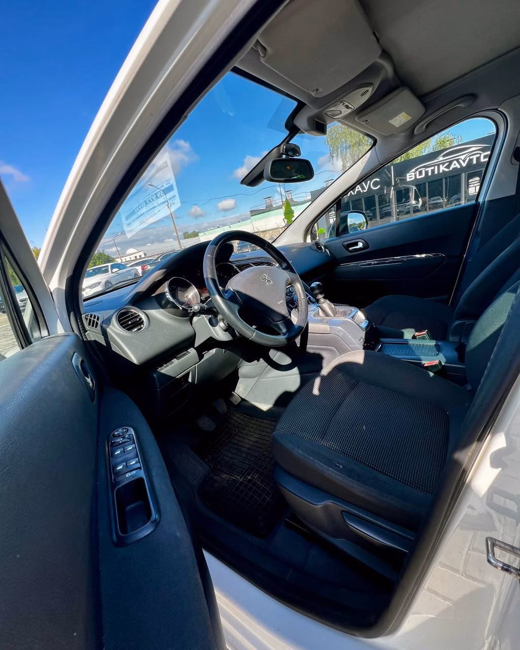 Peugeot 5008 фото 10