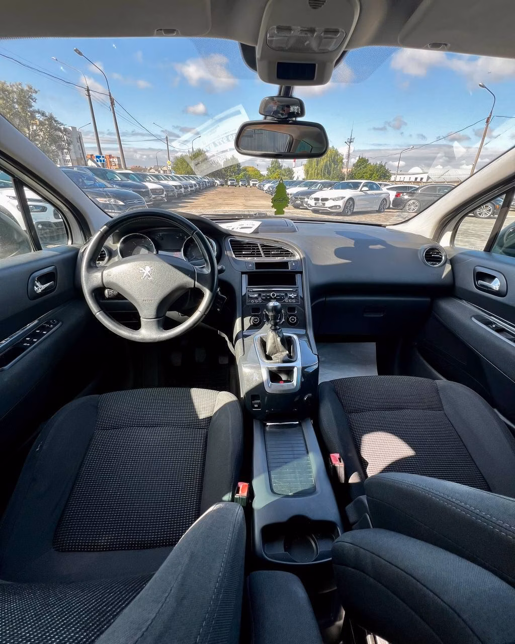 Peugeot 5008 фото 11