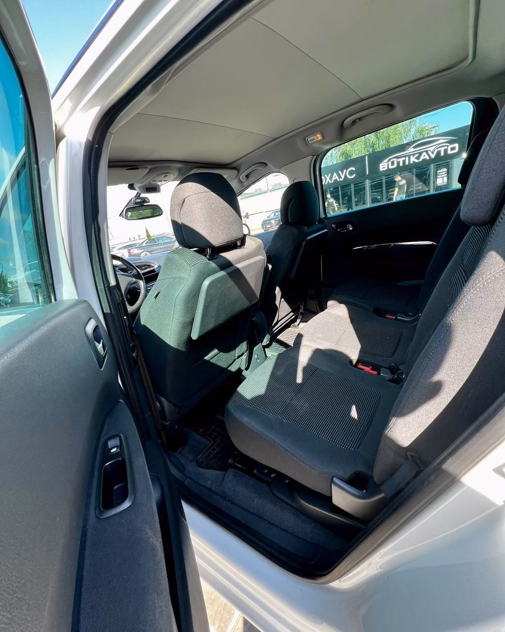 Peugeot 5008 фото 12