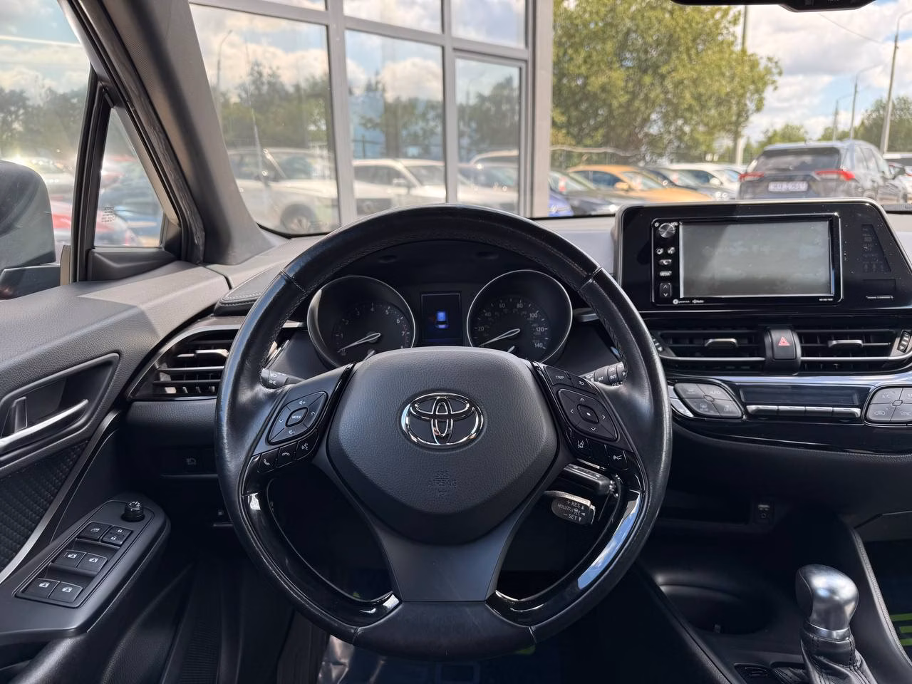 Toyota C-HR фото 10