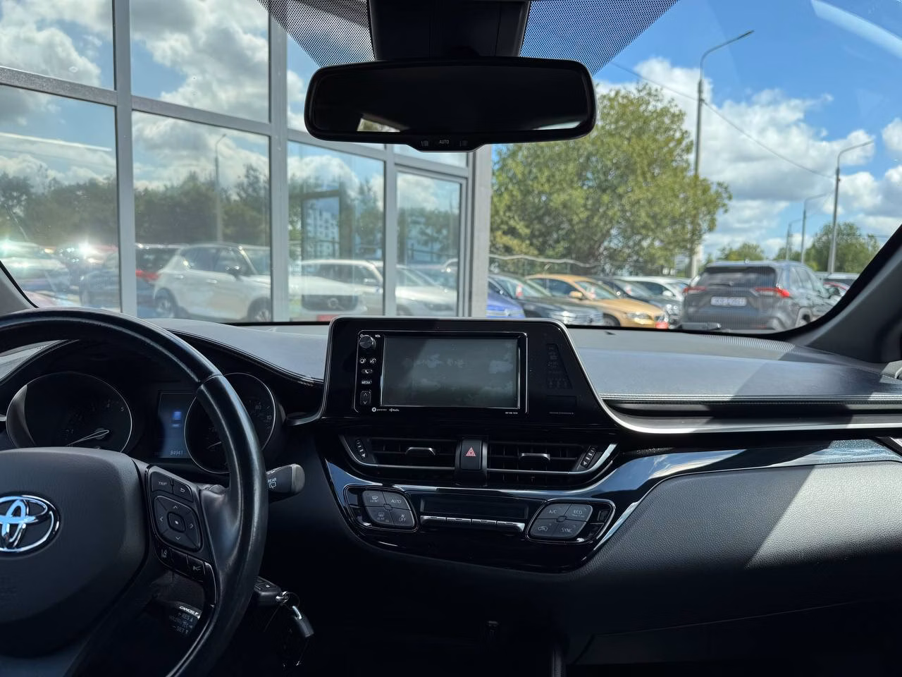 Toyota C-HR фото 12
