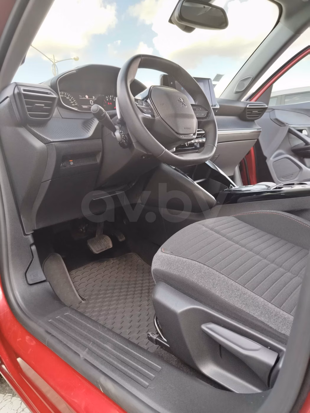Peugeot 2008 фото 9