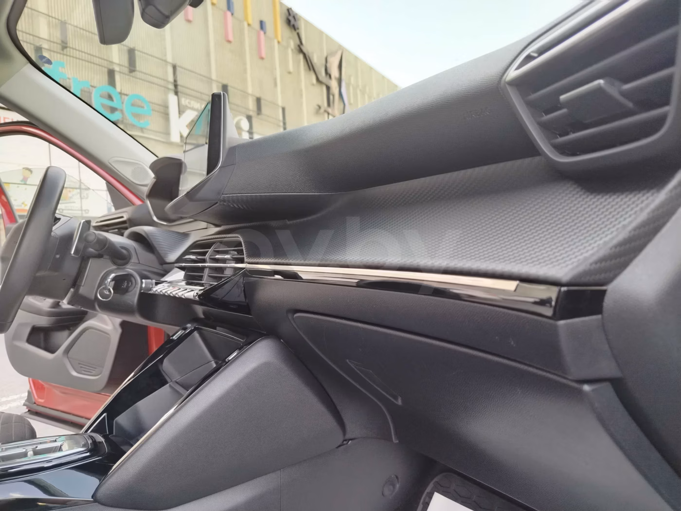 Peugeot 2008 фото 8