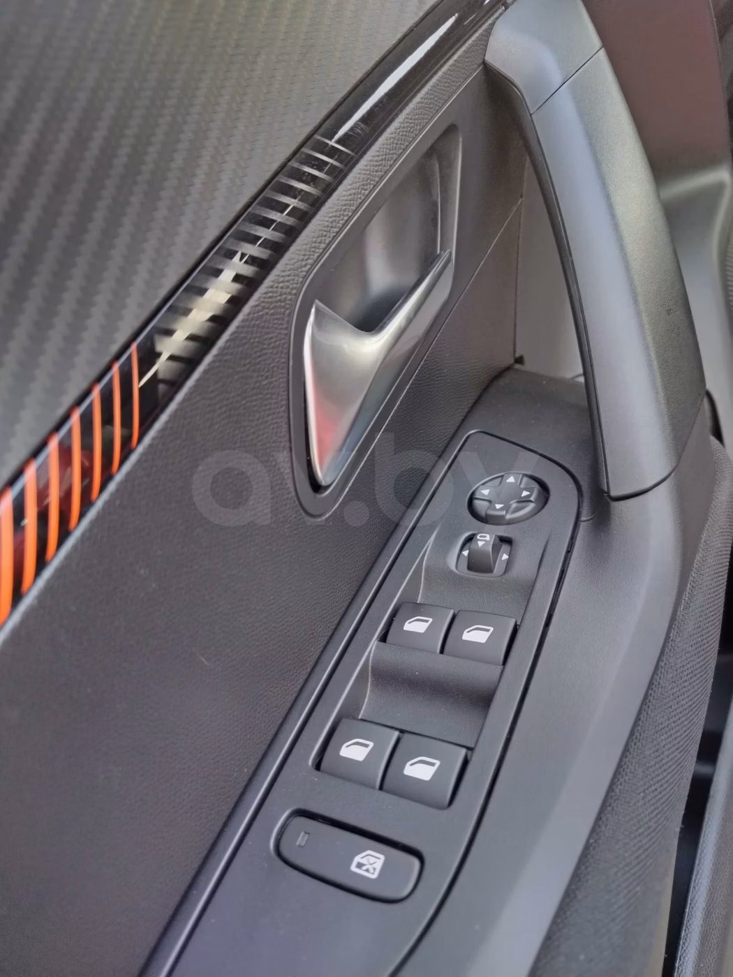 Peugeot 2008 фото 10