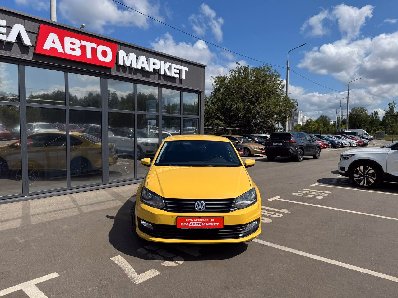 Volkswagen Polo Sedan фото 2