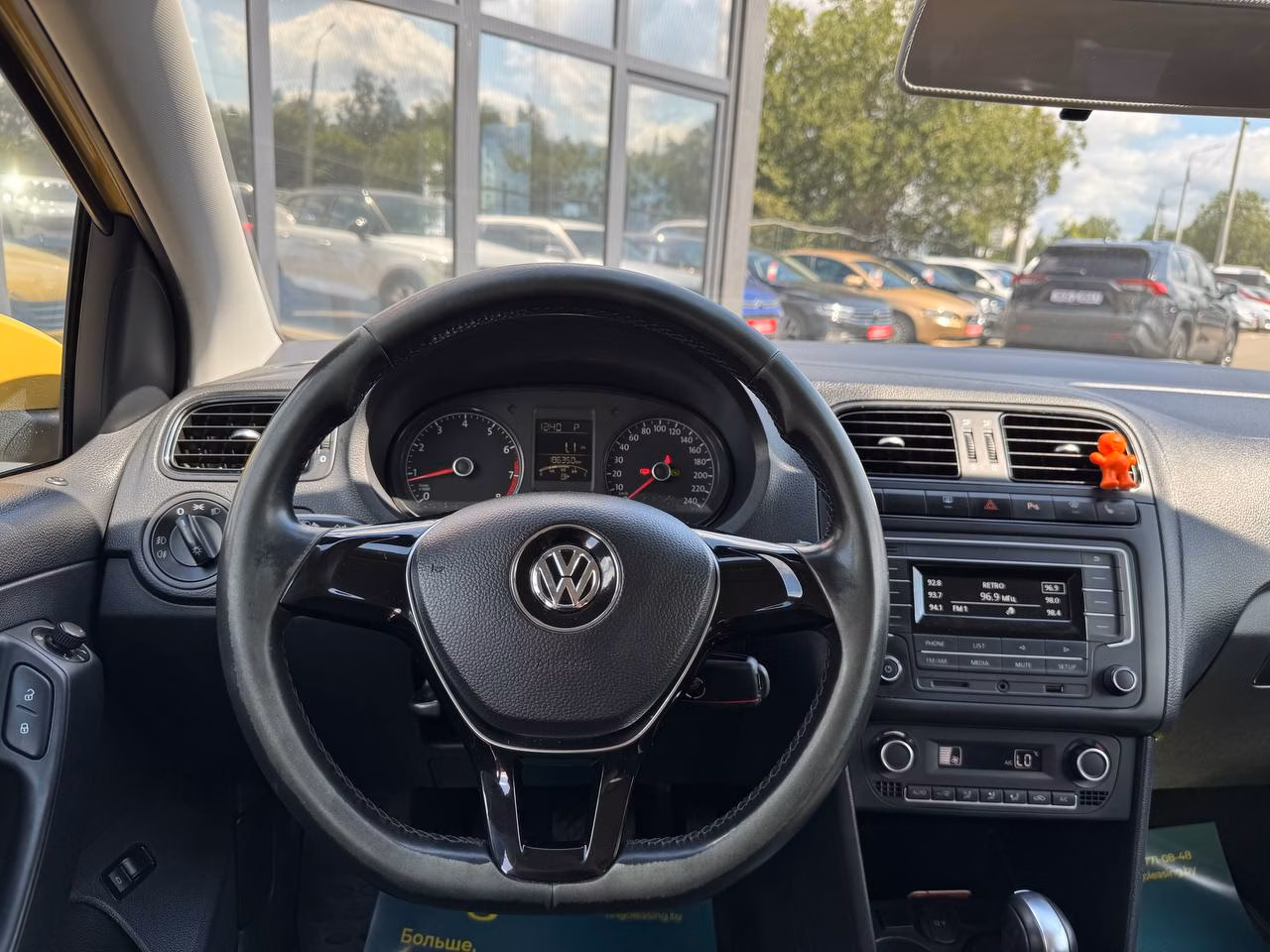 Volkswagen Polo Sedan фото 10
