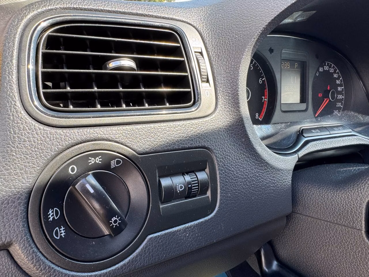 Volkswagen Polo Sedan фото 15