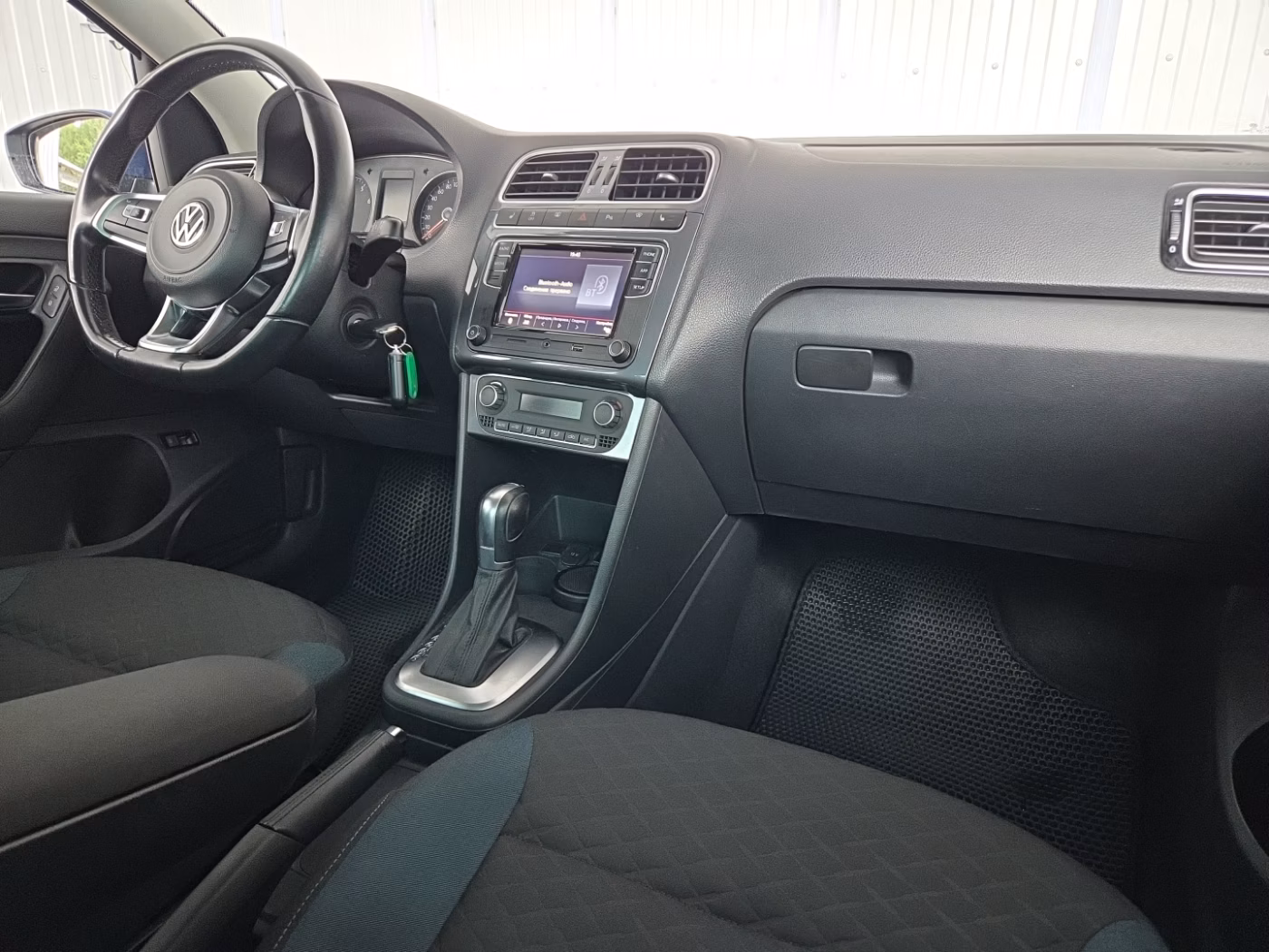 Volkswagen Polo Sedan фото 11