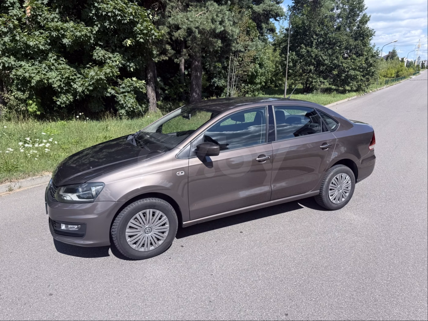 Volkswagen Polo Sedan фото 2