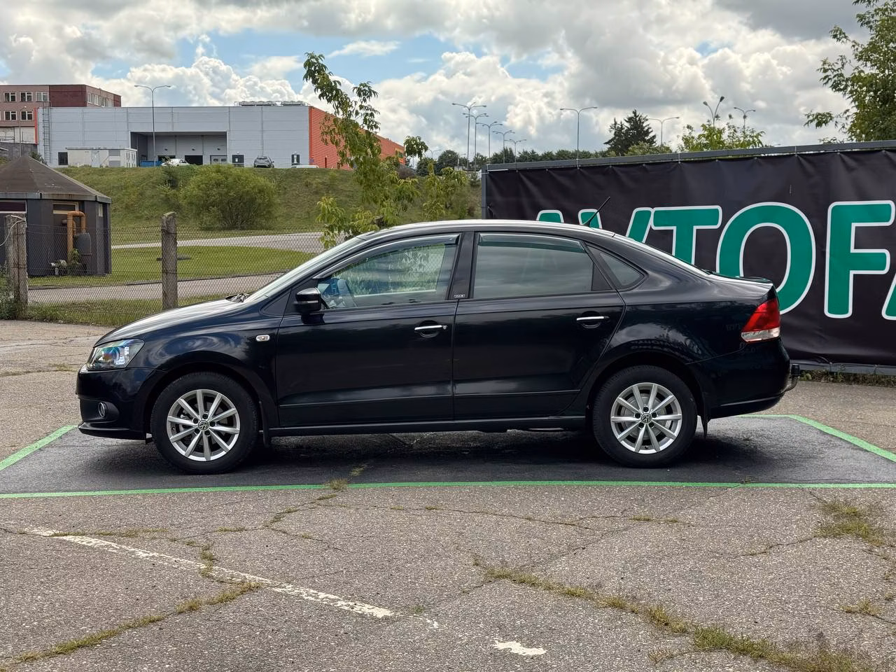 Volkswagen Polo Sedan фото 4