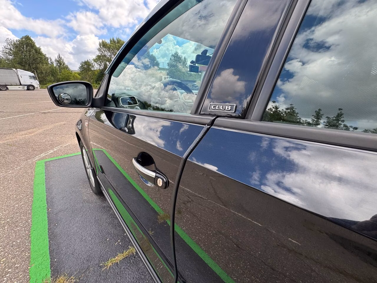 Volkswagen Polo Sedan фото 5