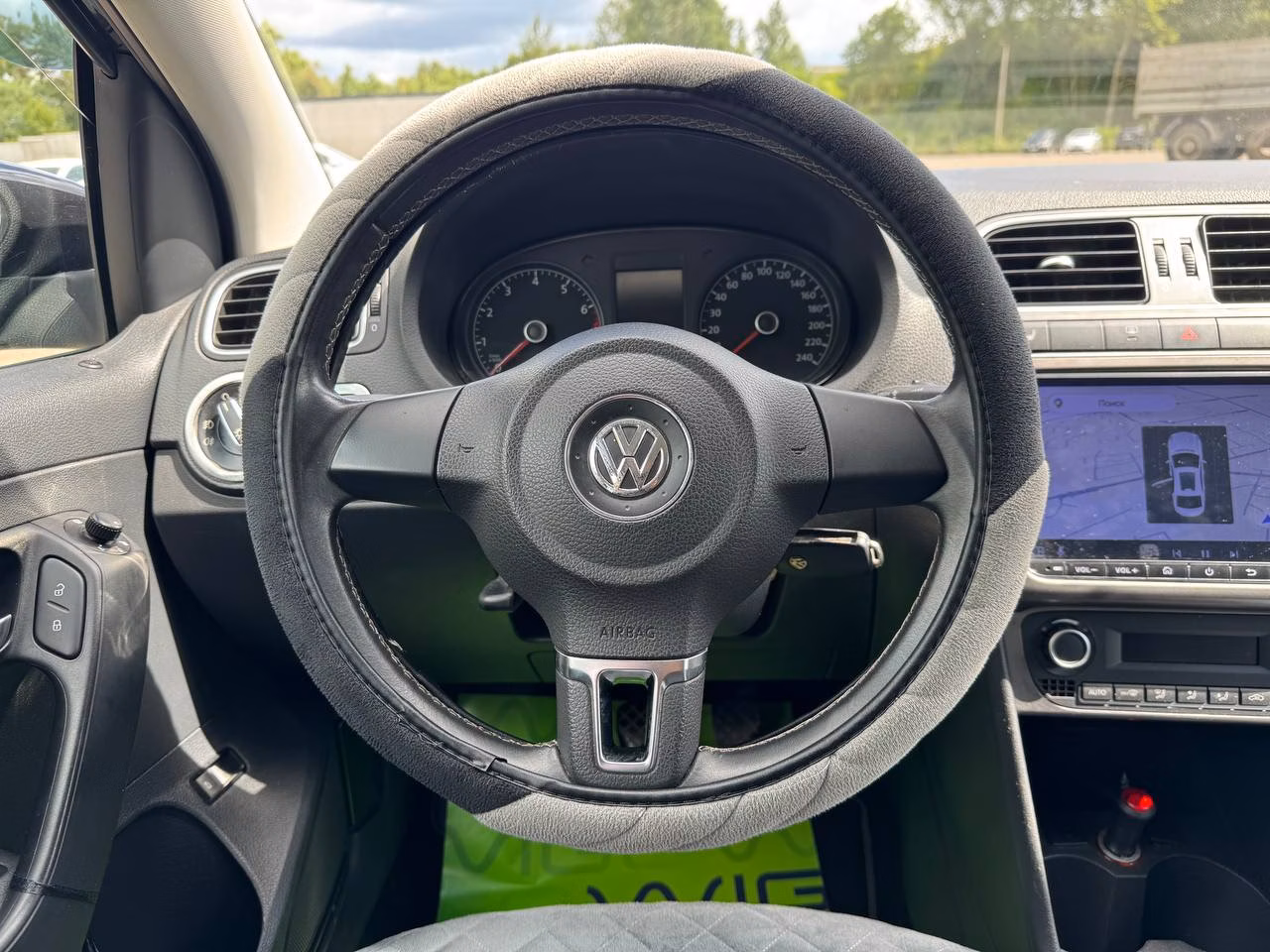 Volkswagen Polo Sedan фото 21
