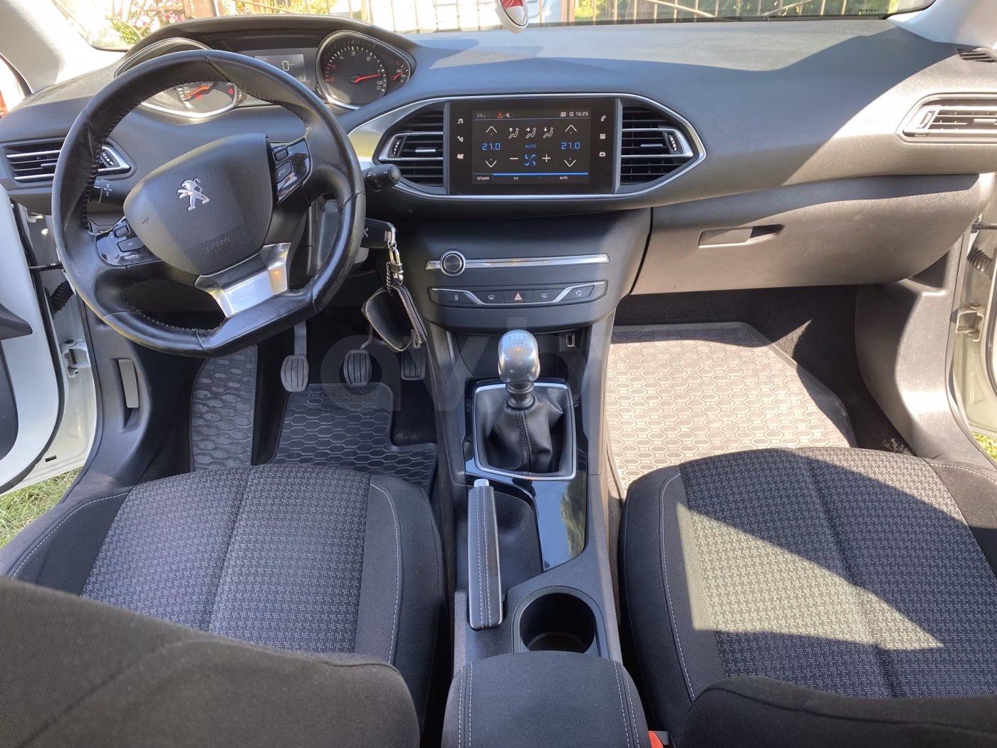 Peugeot 308 фото 13