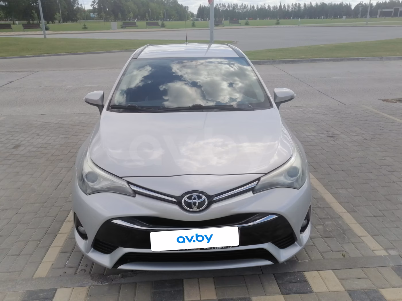Toyota Avensis фото 2