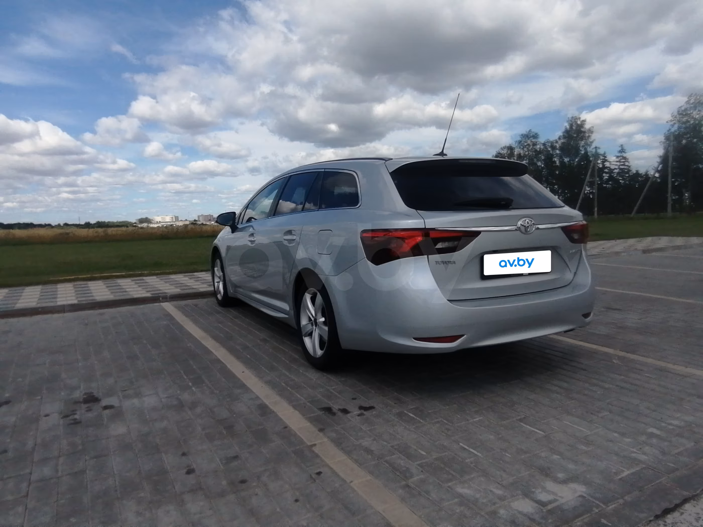 Toyota Avensis фото 3