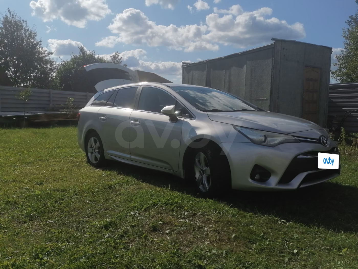 Toyota Avensis фото 10