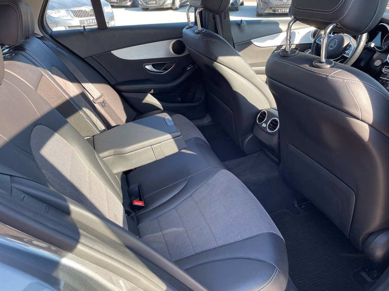 Mercedes-Benz C-Класс фото 18