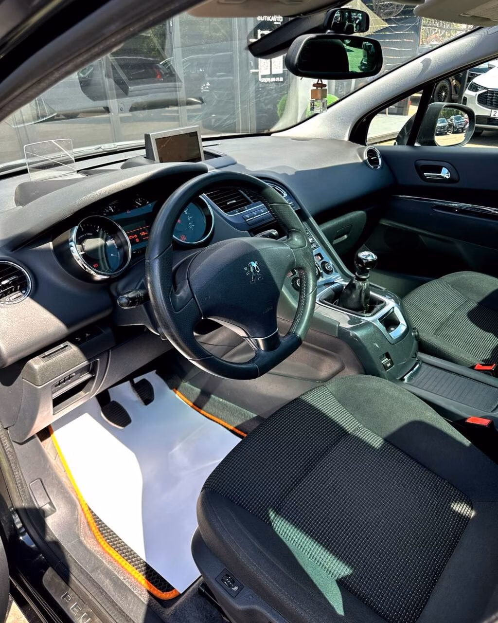 Peugeot 5008 фото 9
