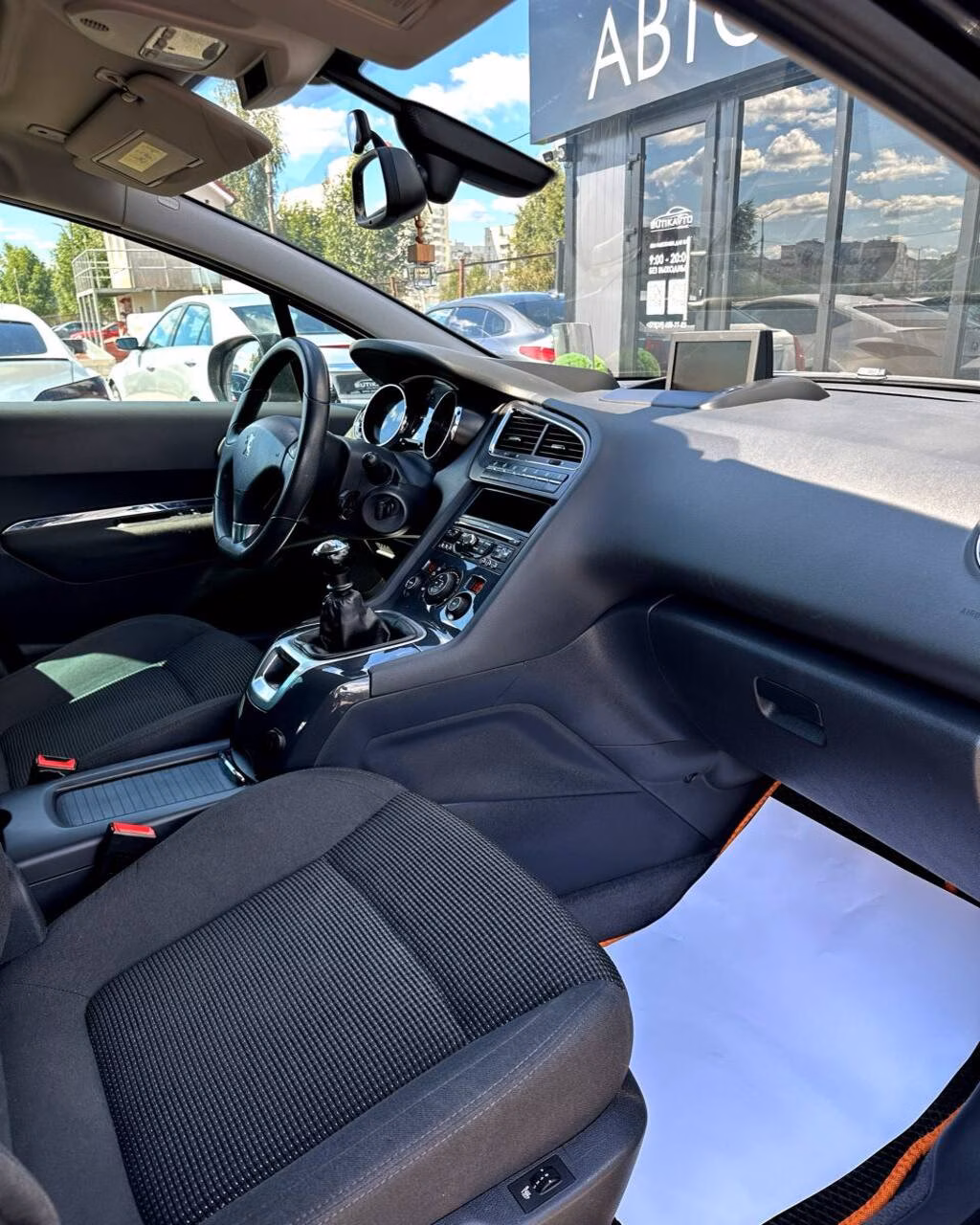 Peugeot 5008 фото 11