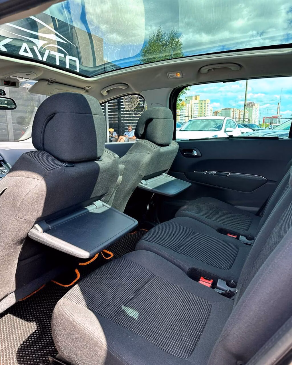 Peugeot 5008 фото 12